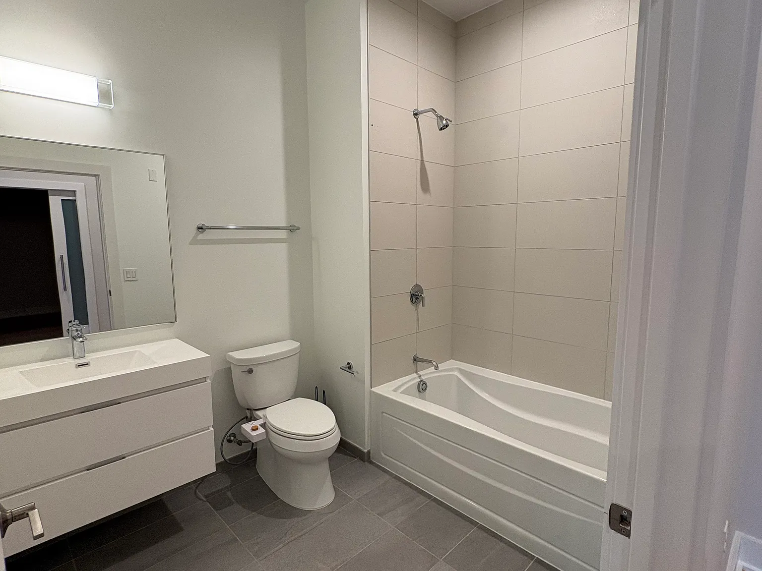 2 bed, 1193 sqft, $3,800 — Photo 3
