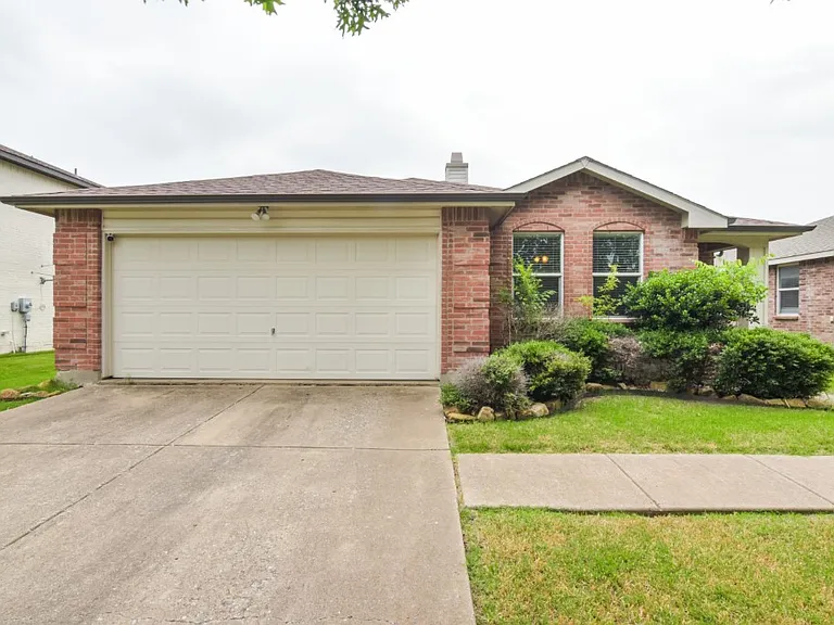 1105 Wyatt Earp Dr — Photo 2