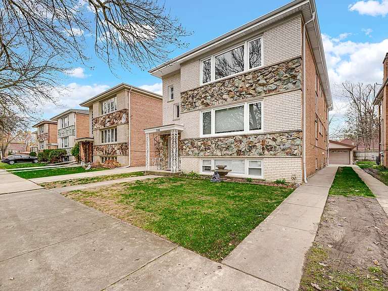 5740 N Lowell Ave #2 — Photo 3