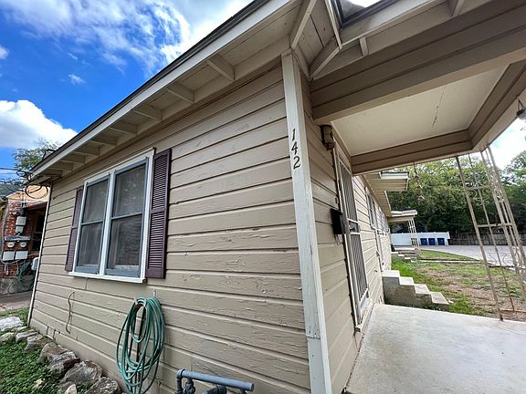 2nd image of 142 Vassar Ln APT 1