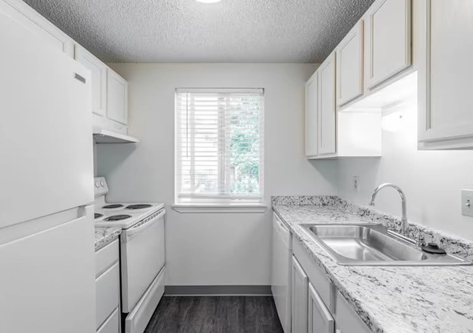 Charbern Apts - In The Heart of Milwaukie Oregon — Photo 4