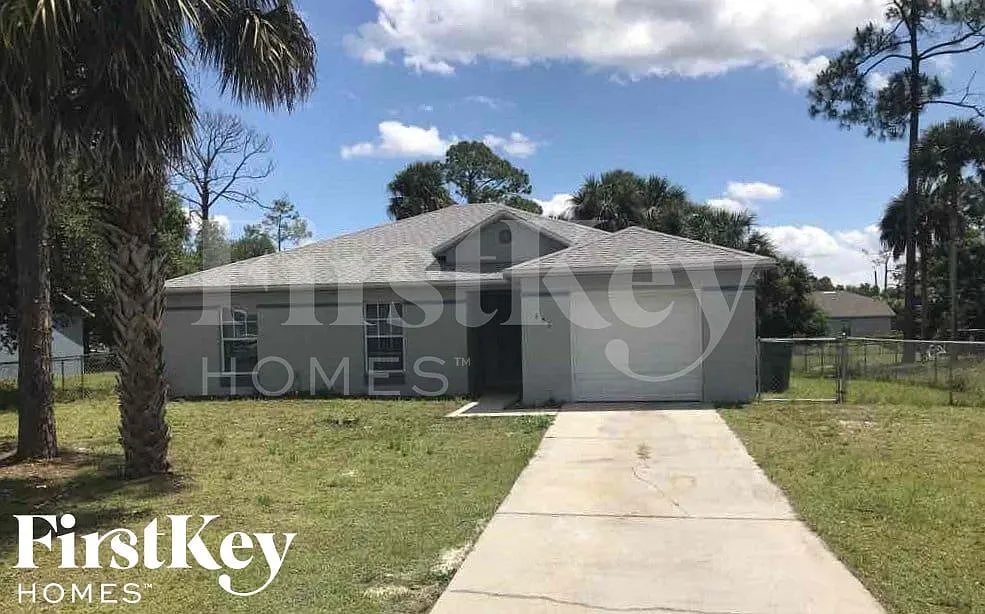 4 bed, 2.0 bath, 1383 sqft, $1,645 — Photo 1