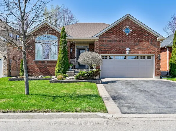 22 Ash Green Ln, Uxbridge, ON L9P 2A8