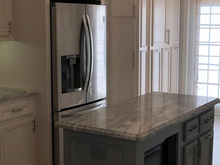 10310 Chevy Chase Dr — Photo 14