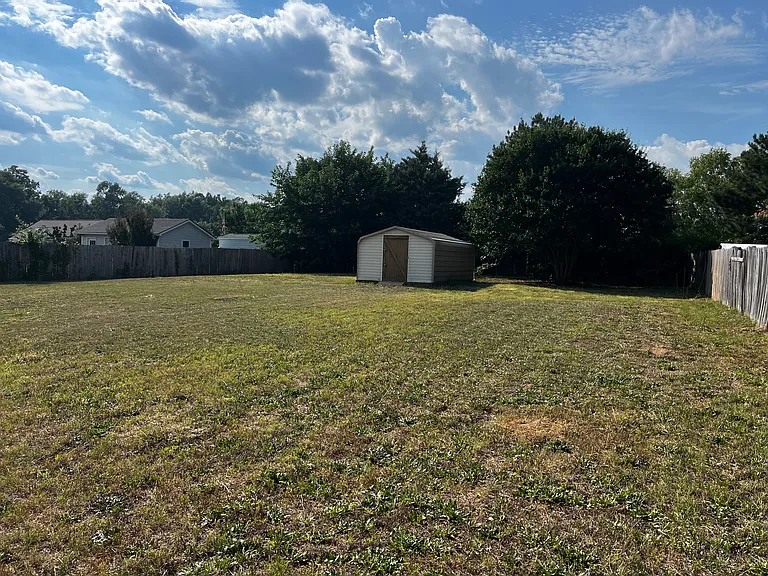 106 Alexander Ct — Photo 13