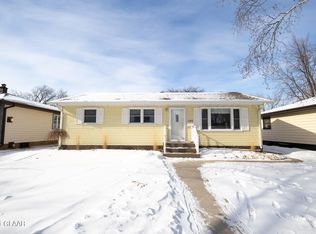 1002 S 19th St, Grand Forks, ND 58201