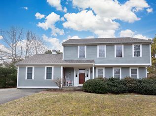 16 Quashnet Woods Dr, Mashpee, MA 02649