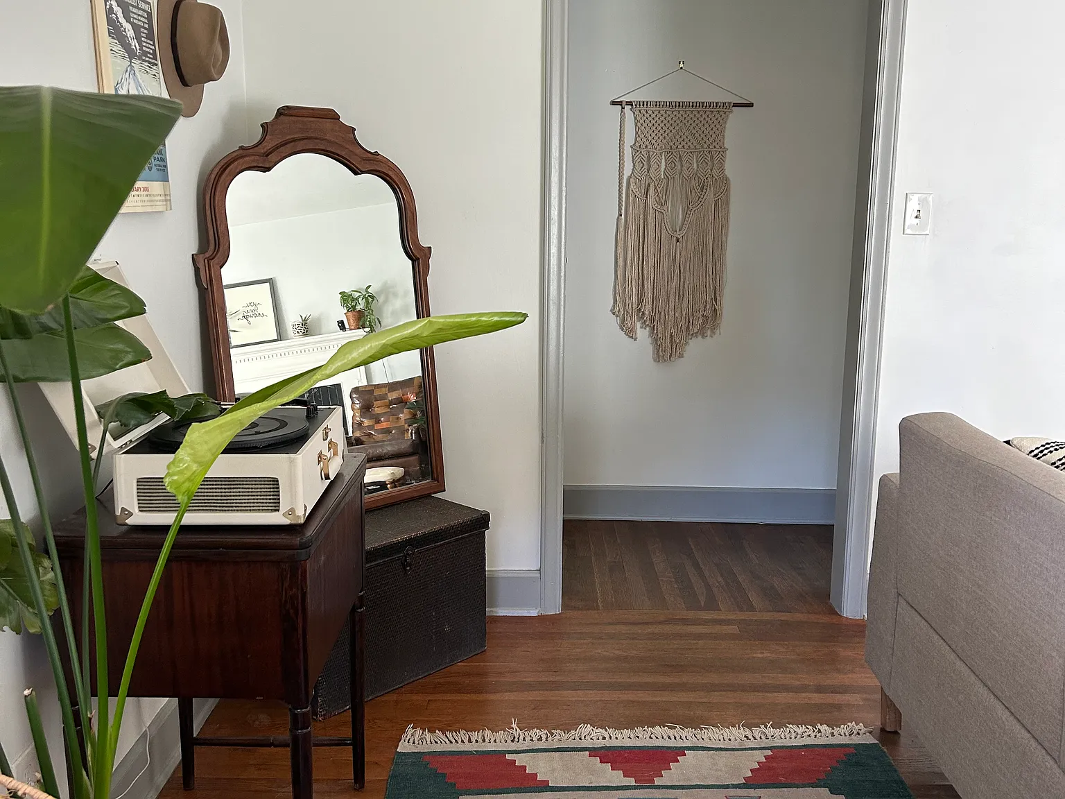 3 bed, 1260 sqft, $2,050 — Photo 2
