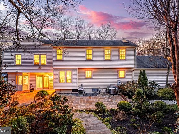 2nd image of 1807 Abbey Glen Ct