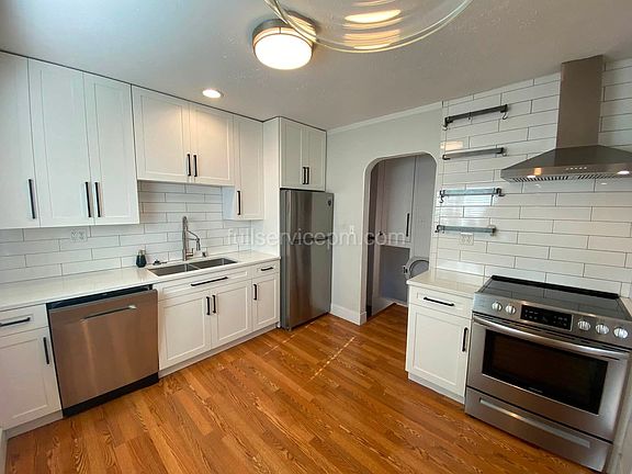4th image of 8008 Roosevelt Way NE #A