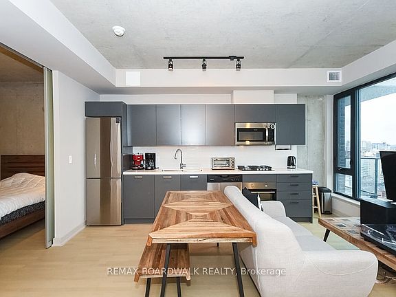 4th image of 203 Catherine St #1709