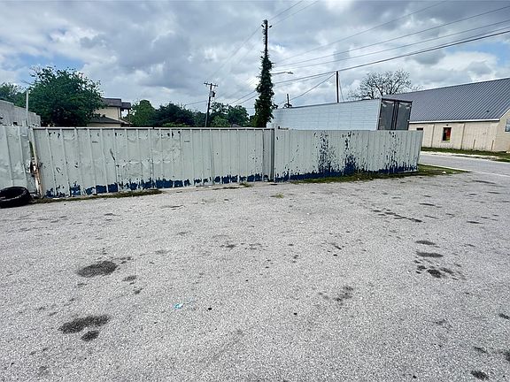 4th image of 6513 Laura Koppe Rd