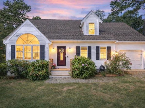 16 Balfour Lane, Mashpee, MA 02649