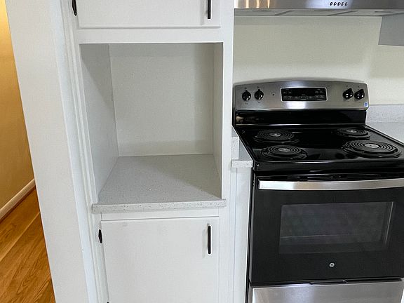 5th image of 210 Thomas Nelson Ln
