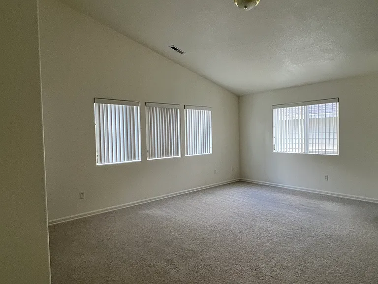8015 NE 91st Ave — Photo 6