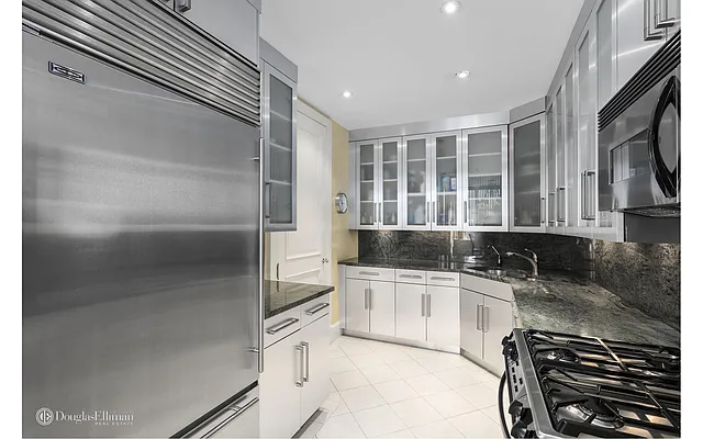 Sold by Douglas Elliman | media 21