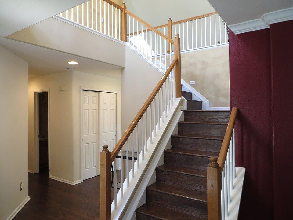 Beautiful 2-Story Entrance!