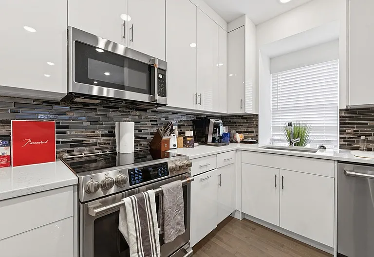 974 Summit Ave #409 — Photo 10