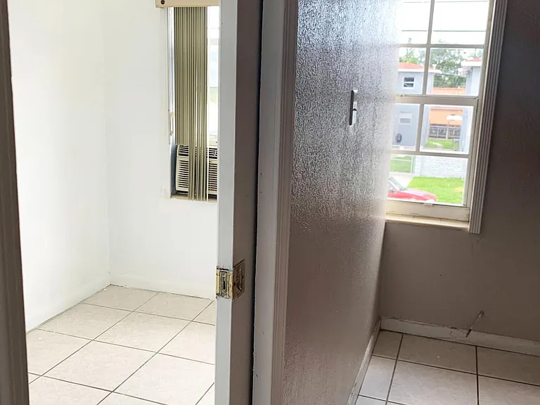 555 SW 16th Ave #15 — Photo 6