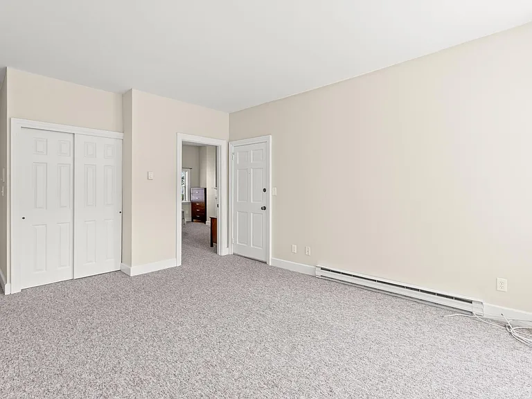 19 Western Ave — Photo 5