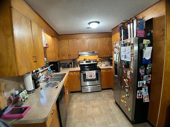 4th image of 319 Duggan St