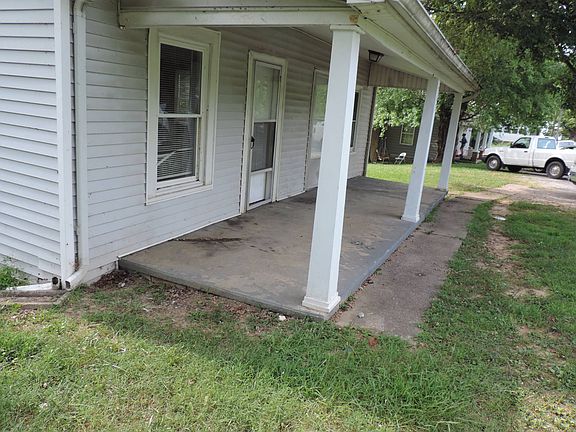 3rd image of 711 E Reservoir Ave