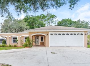 11546 Lake Dr, Leesburg, FL 34788