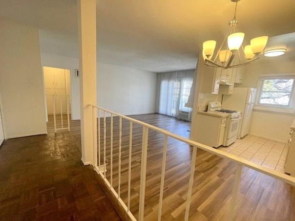 4th image of 1419 S Bentley Ave APT 201