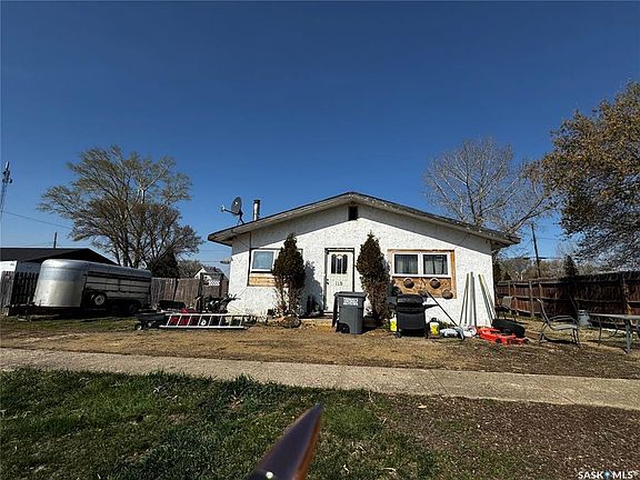2nd image of 118 Warwick St