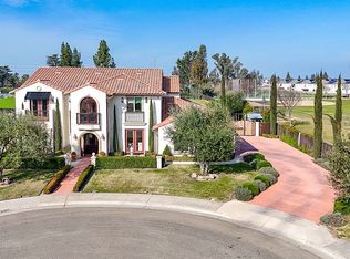 2564 E Sarazen Ave, Fresno, CA 93730