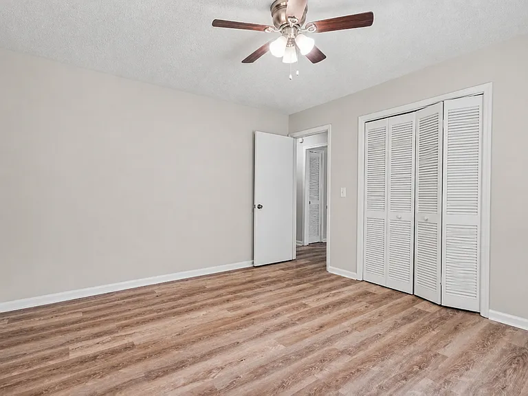 886B Martin Heights Dr — Photo 14