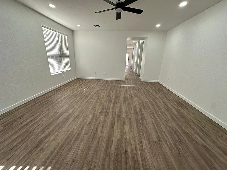 15238 W Custer Ln — Photo 3