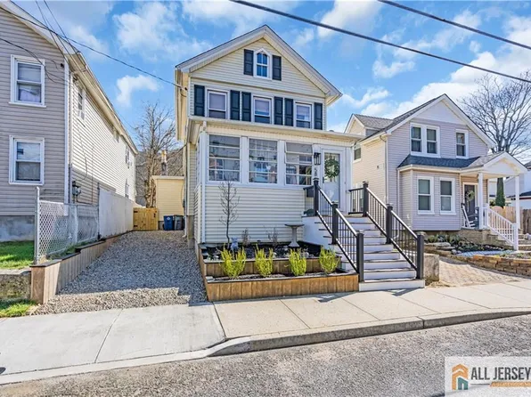58 3rd St, Keyport, NJ 07735