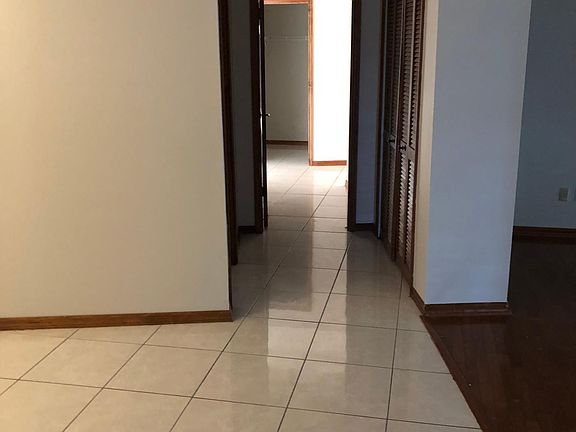 3rd image of 2717 Saint Cloud Oaks Dr