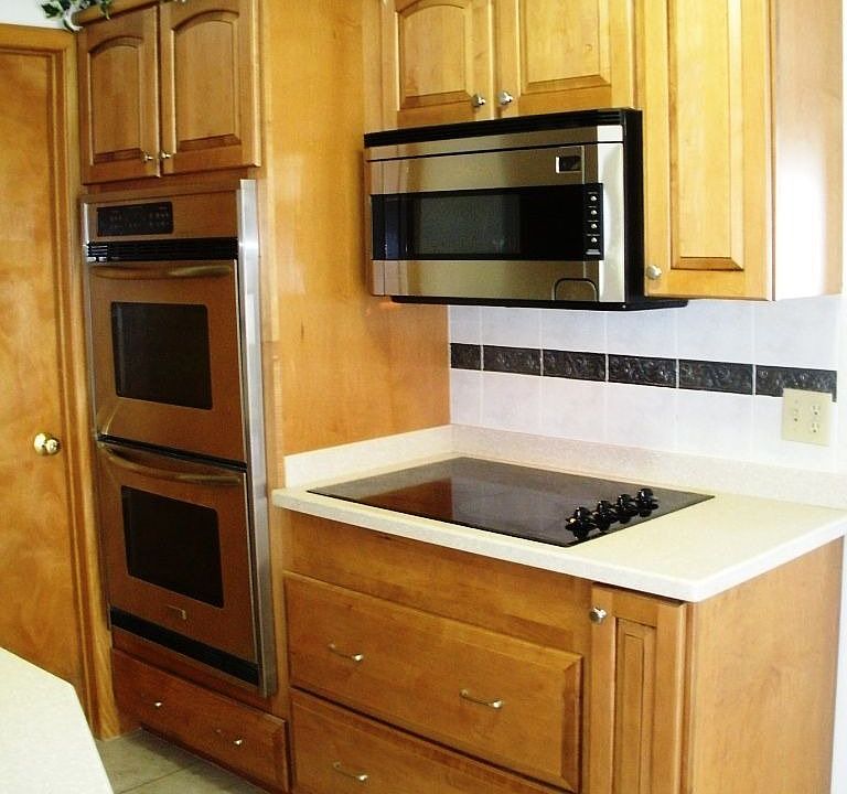 2nd image of 216 Gaylord St
