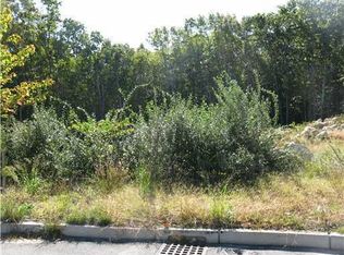 35 Oakbrook Ct, East Greenwich, RI 02818