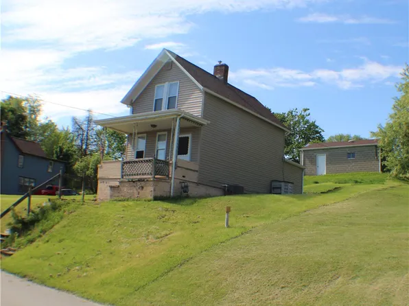 31 Pennsylvania Ave, California, PA 15419