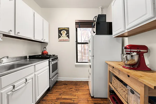 Sold by Park Property Advisors | media 4