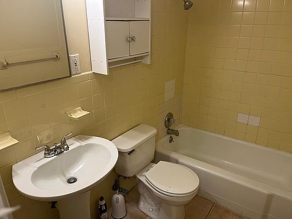 5th image of 103 E Glenwood Ln #1