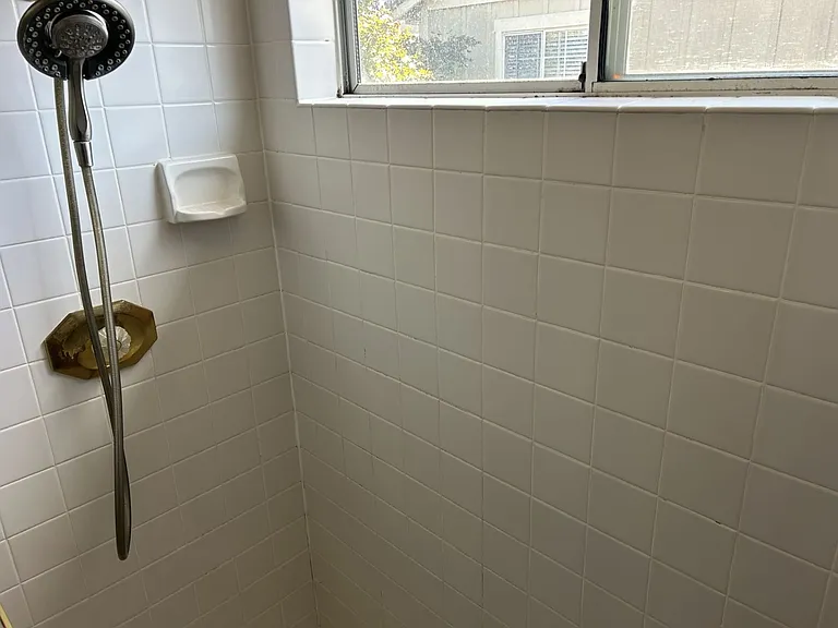 1911 Alpine Ct — Photo 30