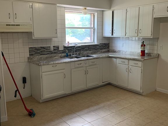 5th image of 2419 Shirley Ave