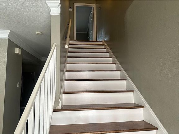 4th image of 233 W Esplanade Ave
