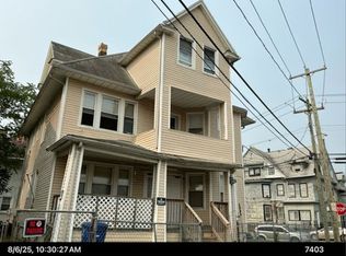 121-123 Calhoun Pl, Bridgeport, CT 06604
