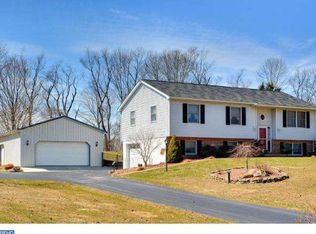 33 Hunters Run Rd, Honey Brook, PA 19344