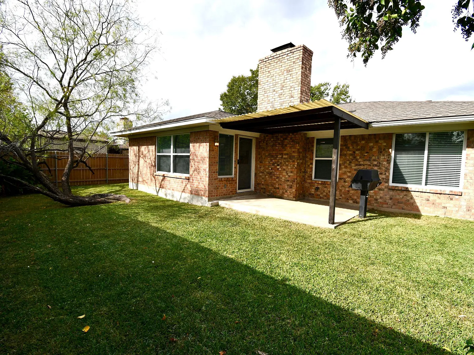 4 bed, 1840 sqft, $2,800 — Photo 3