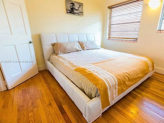 5th image of 1550 Jefferson Ave APT 5