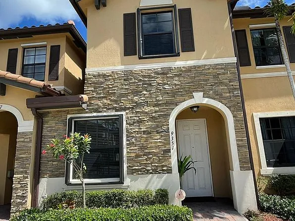 9351 W 33rd Ln, Hialeah, FL 33018