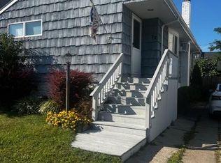 52 Kent Rd, Island Park, NY 11558