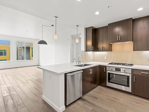 2nd image of 2655 Bush St APT 408