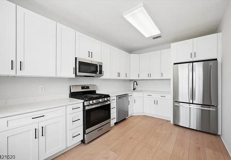 82 Hancock Dr — Photo 21
